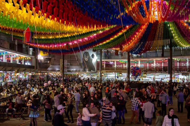 Agenda de Espetáculos Arraial Sacode Poeira 2019 - Arraial Sacode Poeira