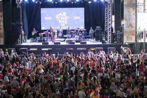 Palco com banda no Carnaval do CTN